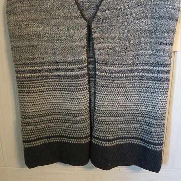 Coldwater Creek Women's Misses Size M Gray Ombre Blanket Striped Vest - Picture 8 of 10